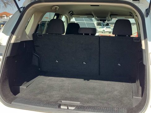 Used 2024 Nissan Rogue S image 15