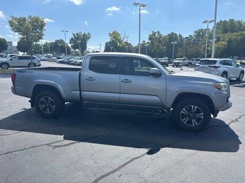 Used 2019 Toyota Tacoma TRD Sport RWD image 7