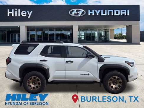 Used 2025 Toyota 4Runner Trailhunter AWD/4WD image 3