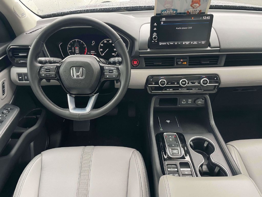 Used 2023 Honda Pilot Touring image 14