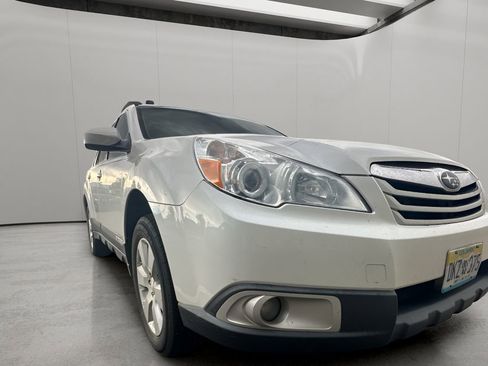 Used 2010 Subaru Outback 2.5i Premium AWD/4WD image 3