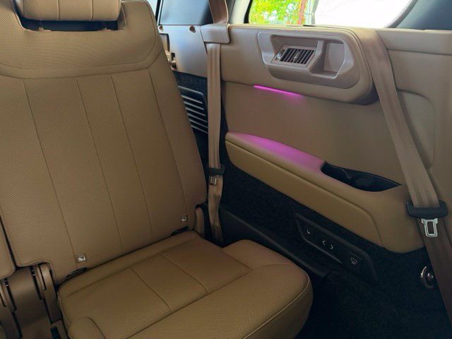 Used 2025 Land Rover Range Rover Long Wheelbase SE AWD/4WD image 28