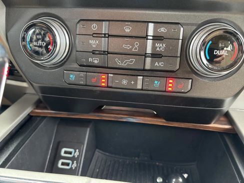 Used 2018 Ford F150 Lariat w/ Equipment Group 502A Luxury image 19