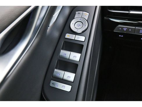 Used 2025 Genesis G80 2.5T image 22