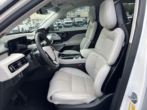 Used 2025 Lincoln Aviator Reserve w/ Luxury Package image 9