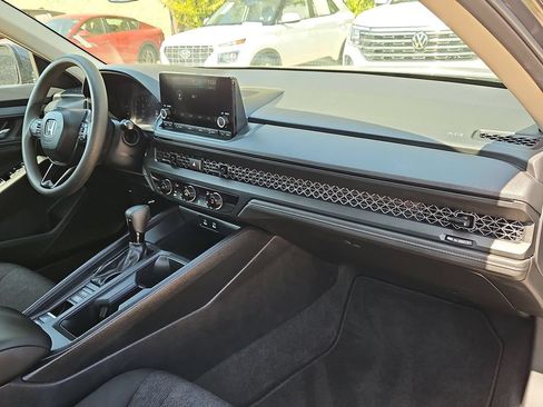 Used 2025 Honda Accord LX image 32