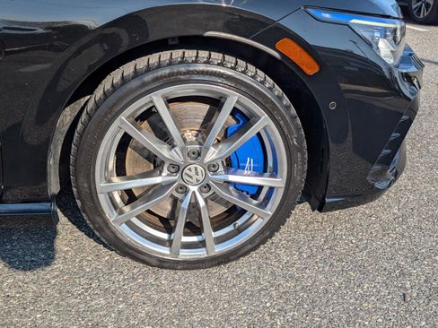 Used 2024 Volkswagen Golf R image 5