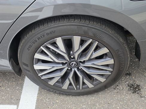 Certified 2025 Nissan Altima 2.5 SV FWD image 9