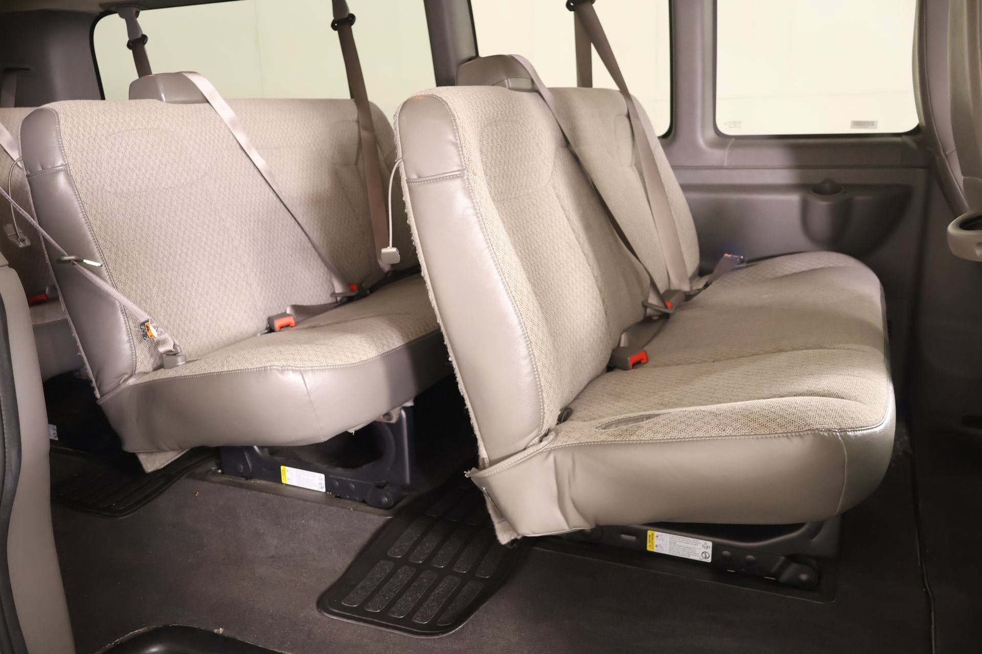 Used 2025 Chevrolet Express 3500 LT w/ LT Preferred Equipment Group RWD image 12