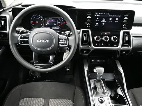 Used 2022 Kia Sorento LX FWD image 5