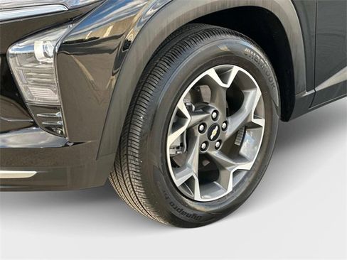 Used 2024 Chevrolet Trax LT w/ LT Convenience Package image 29