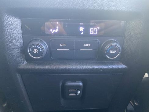 Used 2020 Chevrolet Traverse LT image 37