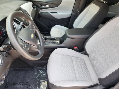 Used 2022 Chevrolet Equinox LS w/ LS Convenience Package FWD image 4