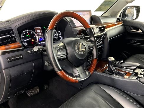 Used 2021 Lexus LX 570 4WD w/ 3rd Row & Luxury Pkg image 16