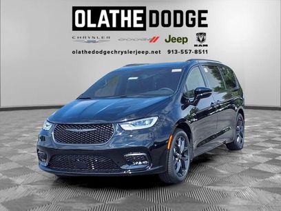 New 2026 Chrysler Pacifica Limited