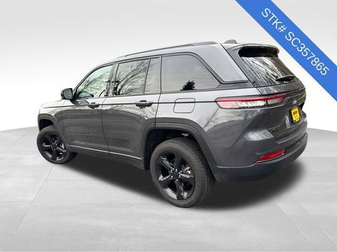 New 2025 Jeep Grand Cherokee Altitude image 5