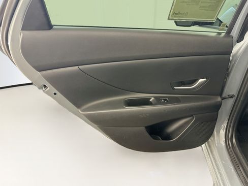 Used 2022 Hyundai Elantra SEL FWD image 26