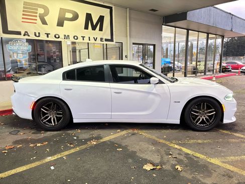 Used 2018 Dodge Charger R/T image 9