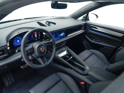 New 2025 Porsche Macan 4S Electric image 4