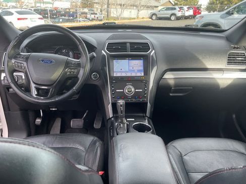 Used 2019 Ford Explorer Sport image 3