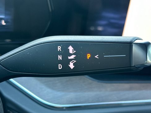 Certified 2025 Chevrolet Suburban High Country image 33