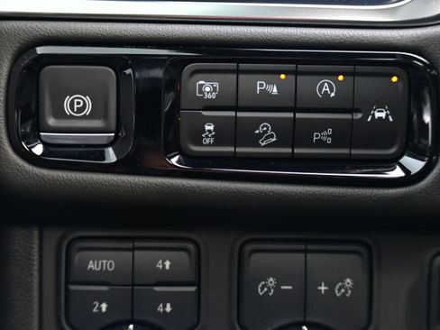 Used 2025 GMC Yukon Elevation w/ Elevation Premium Package image 27