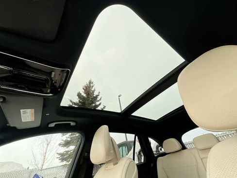 Used 2024 Mercedes-Benz GLC 300 4MATIC image 22