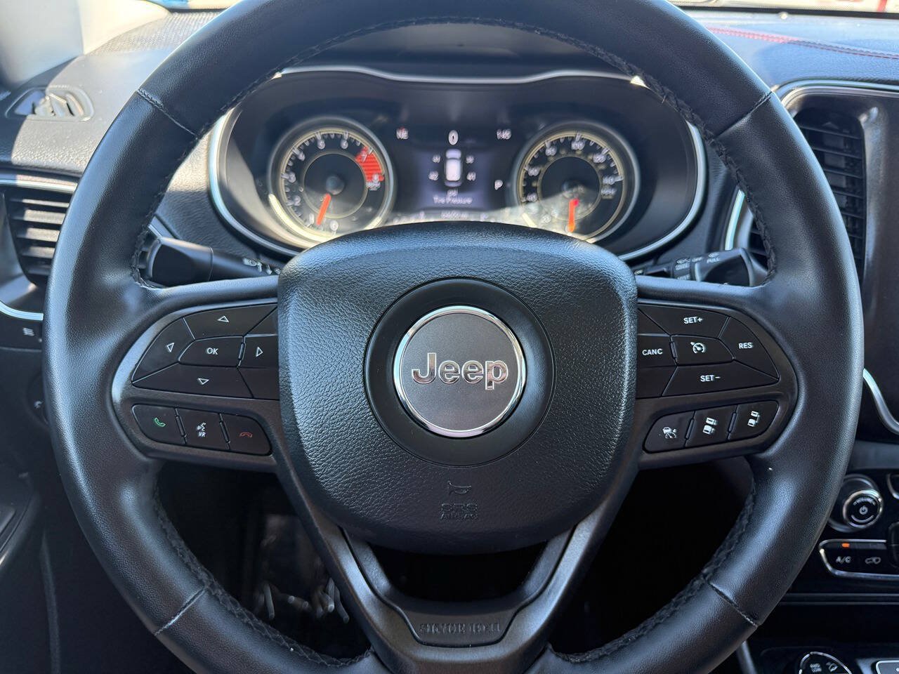 Used 2021 Jeep Cherokee Trailhawk w/ Technology Group AWD/4WD image 30