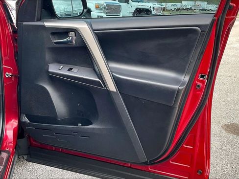 Used 2018 Toyota RAV4 XLE w/ Plus Extra Value Package image 28