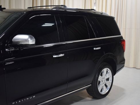 Used 2023 Ford Expedition Platinum image 2