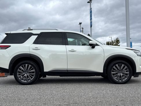 Used 2024 Nissan Pathfinder SL w/ SL Premium Package image 8