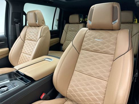 Used 2023 Cadillac Escalade ESV Sport w/ LPO, ONYX Package AWD/4WD image 23