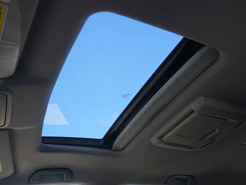 Used 2018 Honda Pilot Touring image 24