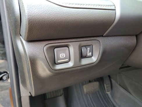 Used 2023 GMC Acadia SLE w/ Driver Convenience Package image 18