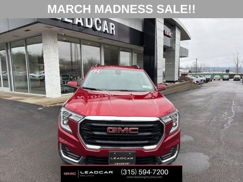 Used 2024 GMC Terrain SLE w/ Driver Convenience Package image 9