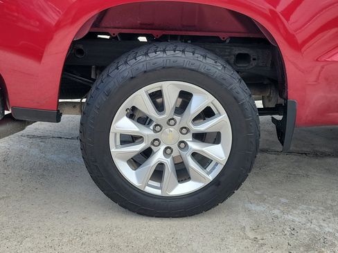 Used 2020 Chevrolet Silverado 1500 Custom w/ Custom Value Package AWD/4WD image 5