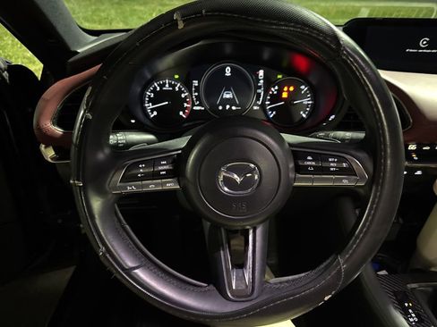 Used 2019 MAZDA MAZDA3 Hatchback w/ Premium Package image 31