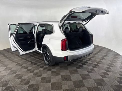 Certified 2025 Kia Telluride S FWD image 18