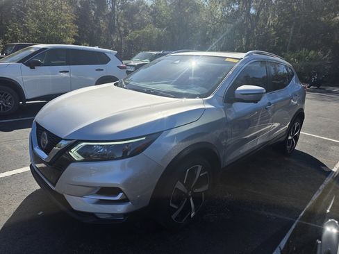 Certified 2020 Nissan Rogue Sport SL w/ Premium Package image 3