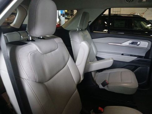 Used 2025 Ford Explorer Active w/ Active Comfort Package image 50