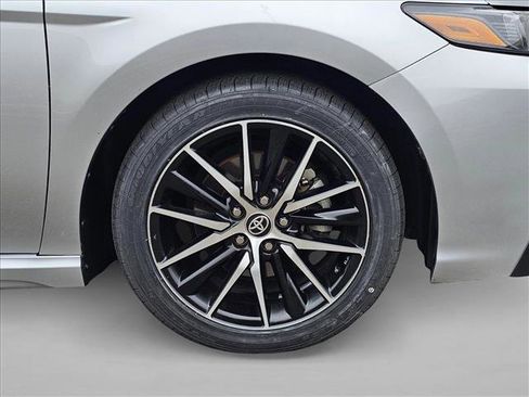 Used 2023 Toyota Camry SE image 9