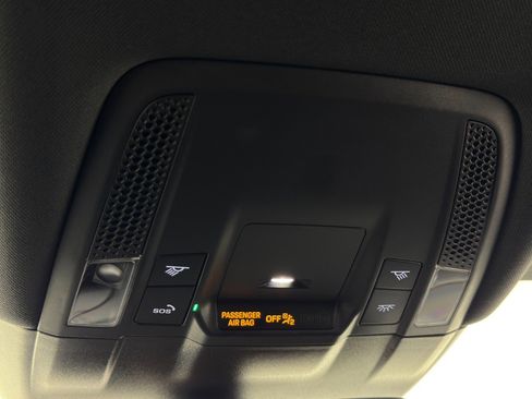 Used 2022 Porsche Taycan 4S image 37