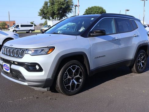 Used 2025 Jeep Compass Limited AWD/4WD image 10