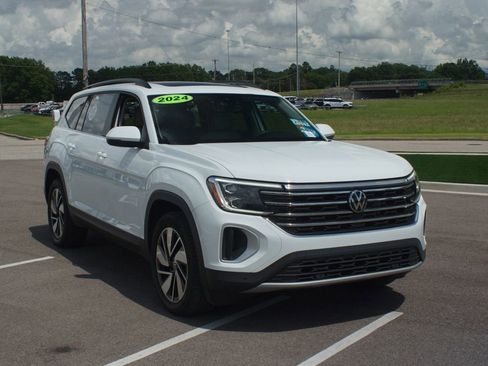 Used 2024 Volkswagen Atlas SE AWD/4WD image 2