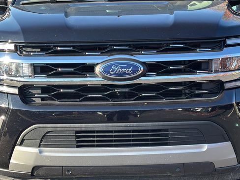 Used 2024 Ford Expedition Limited image 9