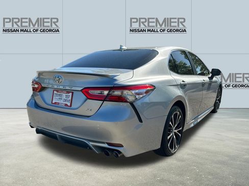 Used 2019 Toyota Camry SE image 5
