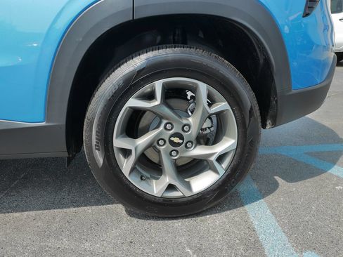 Used 2025 Chevrolet Trax LT w/ LT Convenience Package FWD image 9
