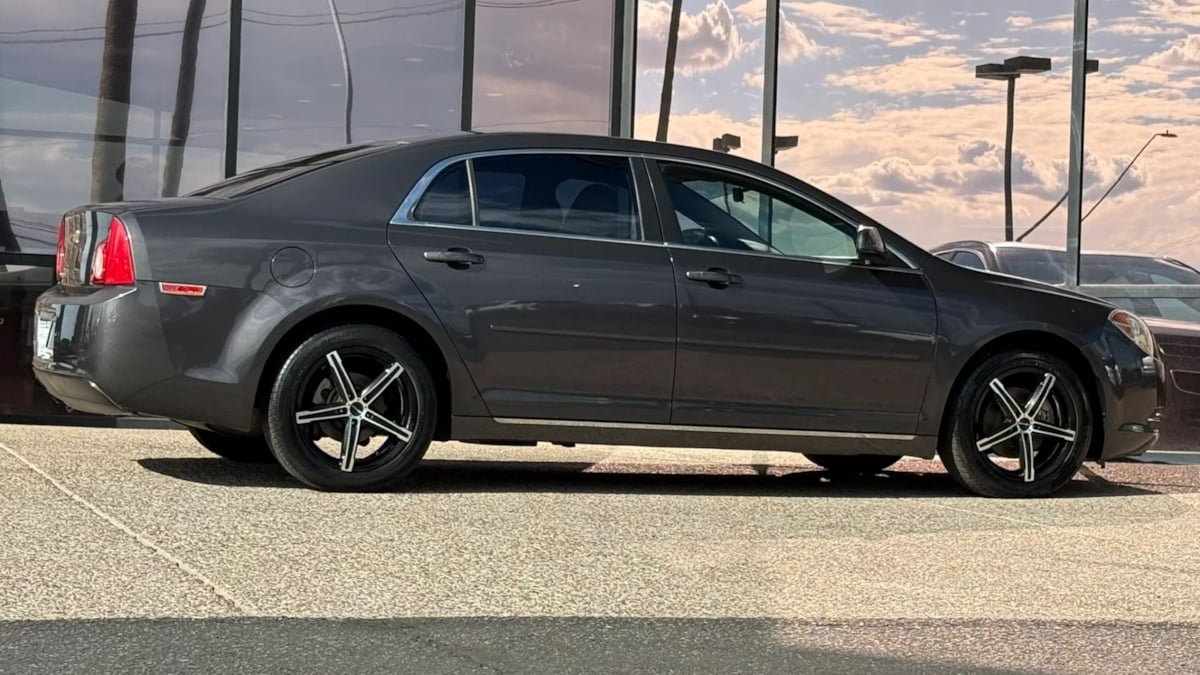 Used 2011 Chevrolet Malibu LT FWD image 13