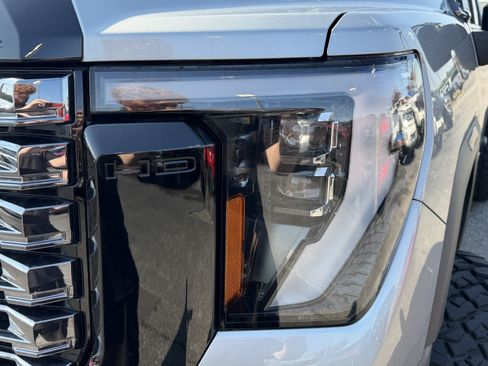 Used 2025 GMC Sierra 2500 Denali Ultimate AWD/4WD image 6