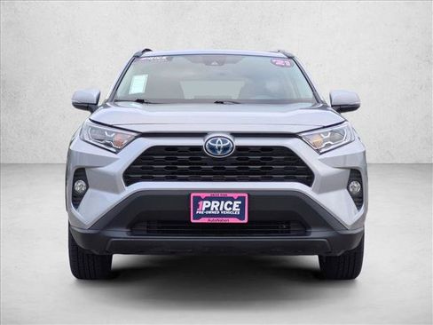 Used 2021 Toyota RAV4 XLE w/ Convenience Package AWD/4WD image 2